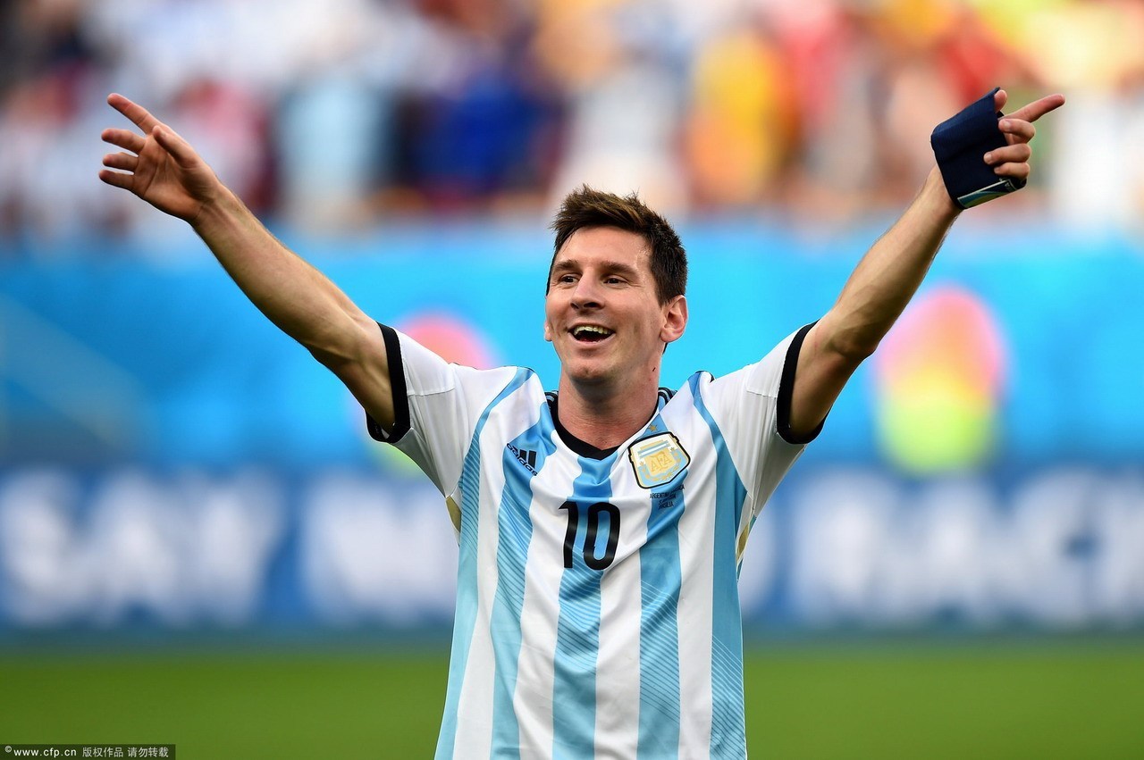 张梓琳大女儿10岁了 母女同框笑容灿烂